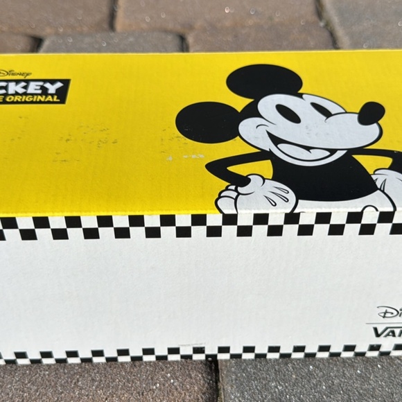 LIMITED EDITION Minnie Mouse Disney Vans - Picture 6 of 7